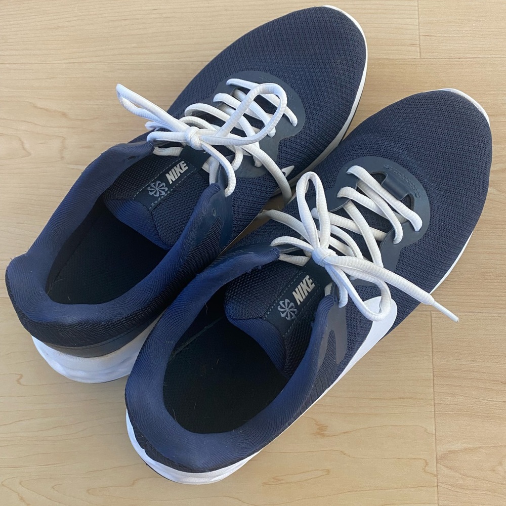 NIKE Men’s Revolution 6 Running Shoes size 9